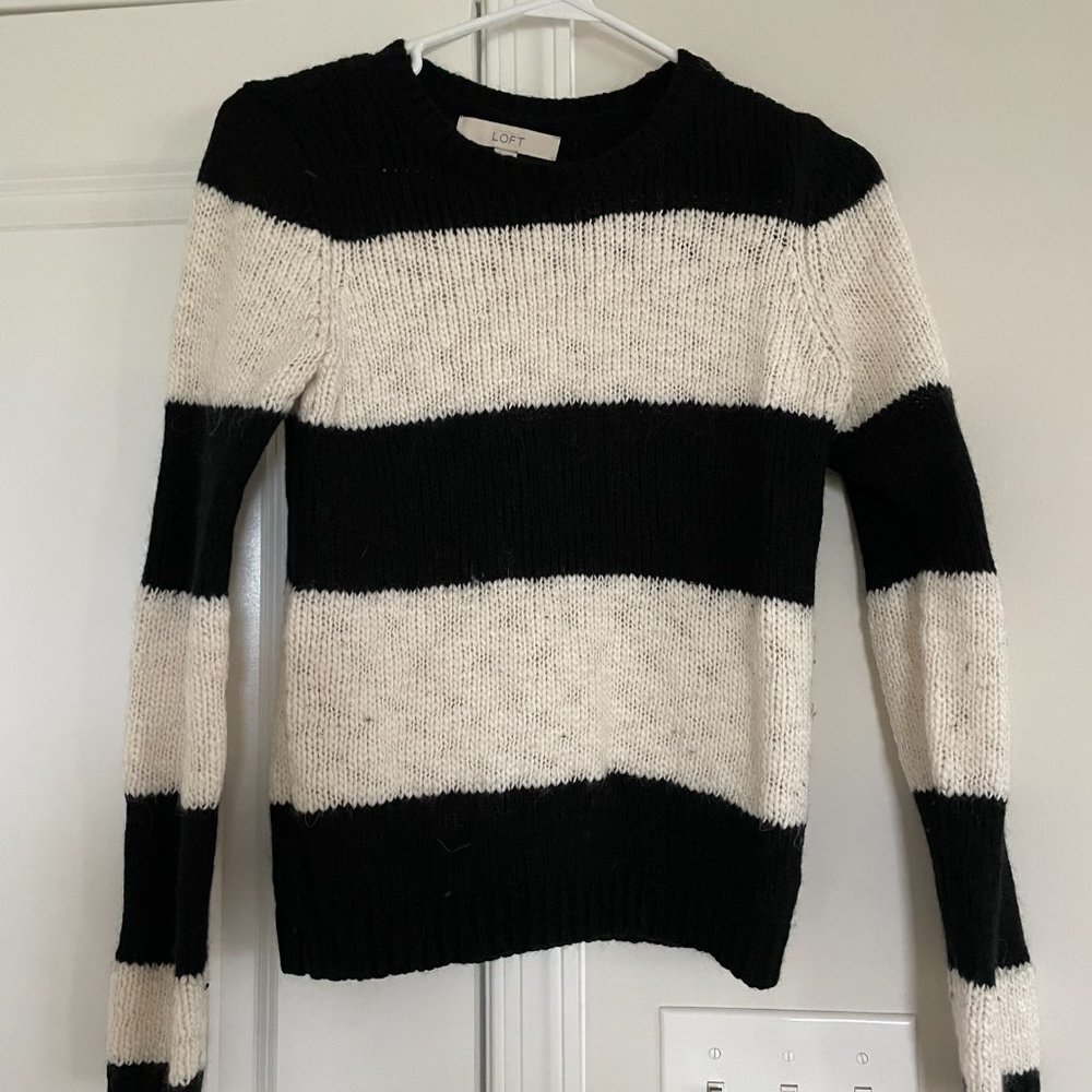 LOFT black and white sweater - small